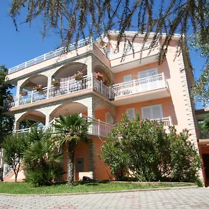 apartments-njivice.primorje-gorskikotar.com/